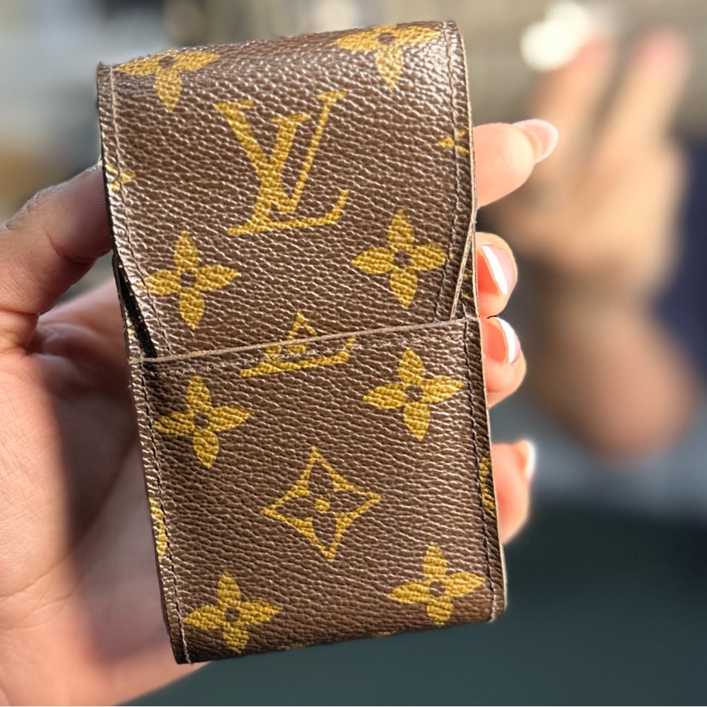 LV Pouch